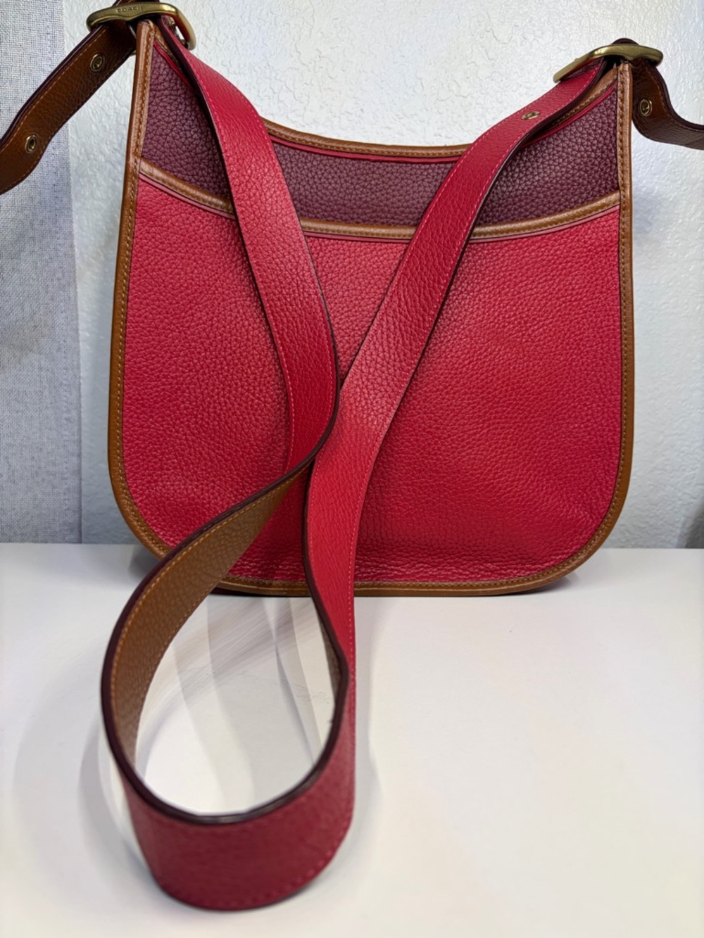 Coach Emery Crossbody In Colorblock Brass Red Apple
Glovetanned Leather! NWOT - Picture 9 of 12